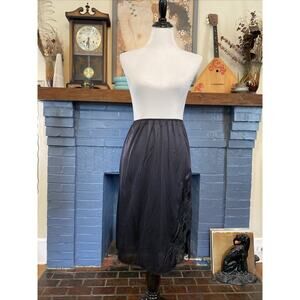 Vintage Dixie Belle Half Slip Black Anti-static Size Medium Lace Trimmed Slits
